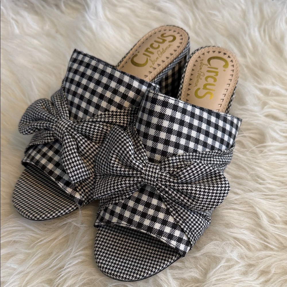 NWOT. RARE! Circus by Sam Edelman Black & White Gingham Bow Slide Sandals